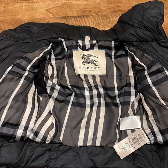 Stunning crop Burberry quilted and leather accents jacket - Picture 4 of 10